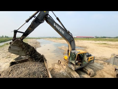 Volvo 210 Excavator Loading Trucks In Ninda Brook -mountain rock / Excavator Working Video