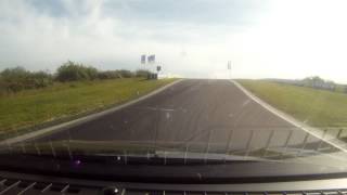 preview picture of video 'First drive Porsche Cayenne Turbo on track'