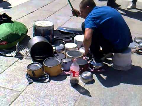Percussionista di strada in Piazza Maggiore, Bologna
