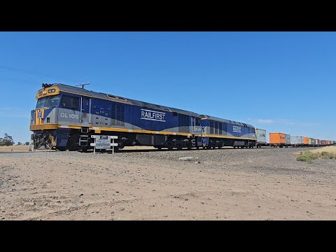 7922V SCT up "Dooen Express" (GL105 EL53, 35W), Dooen to Melbourne, 1145, 8/1/26, Murtoa VIC 