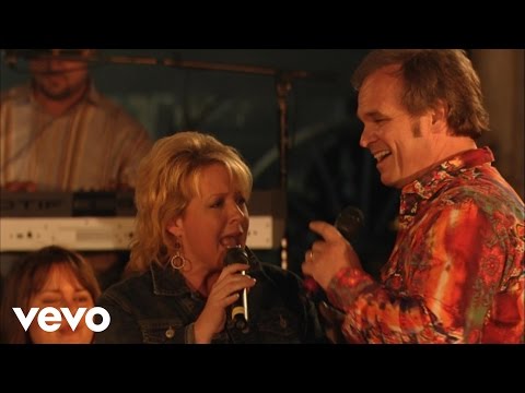Jeff & Sheri Easter, Steve Easter - Livin' in the Rain [Live]