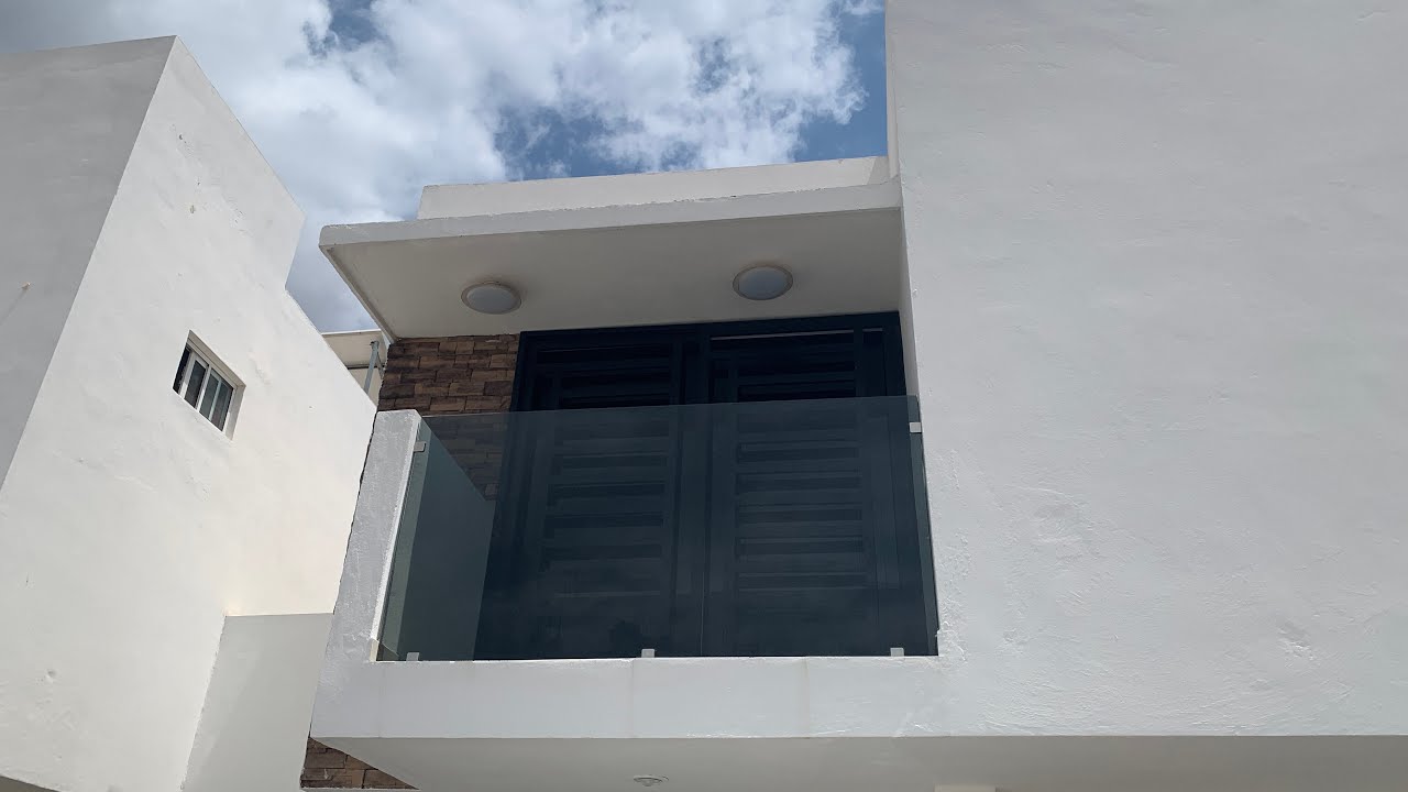 Mande polarizar los vidrios del ventanal y el balcon