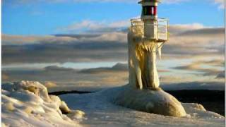 Emelie sings "Gabriellas sång" from Sweden. Translation in description of this vid