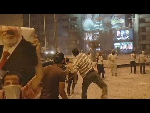 Könnygáz és összecsapások Kairóban