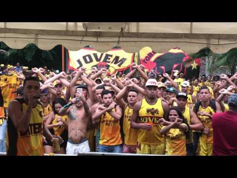 Cruza os punhos aê!