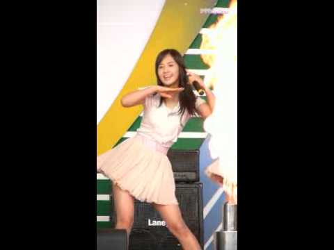 SNSD - Yuri Ooh La La (Fancam)