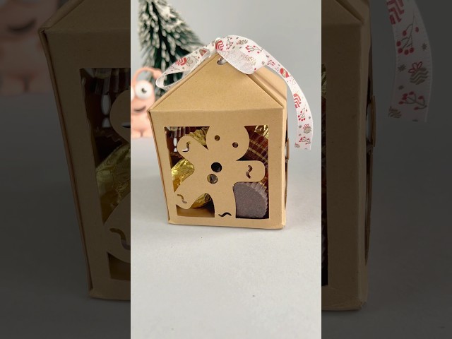 Vídeo relacionado con Baker Ross FN623 Kits de Decoración de Chocolate Caliente con Pan de Jengibre Personalizados - Pack de 5, Kits de manualidades navideñas para que los niños creen decoraciones navideñas personalizables