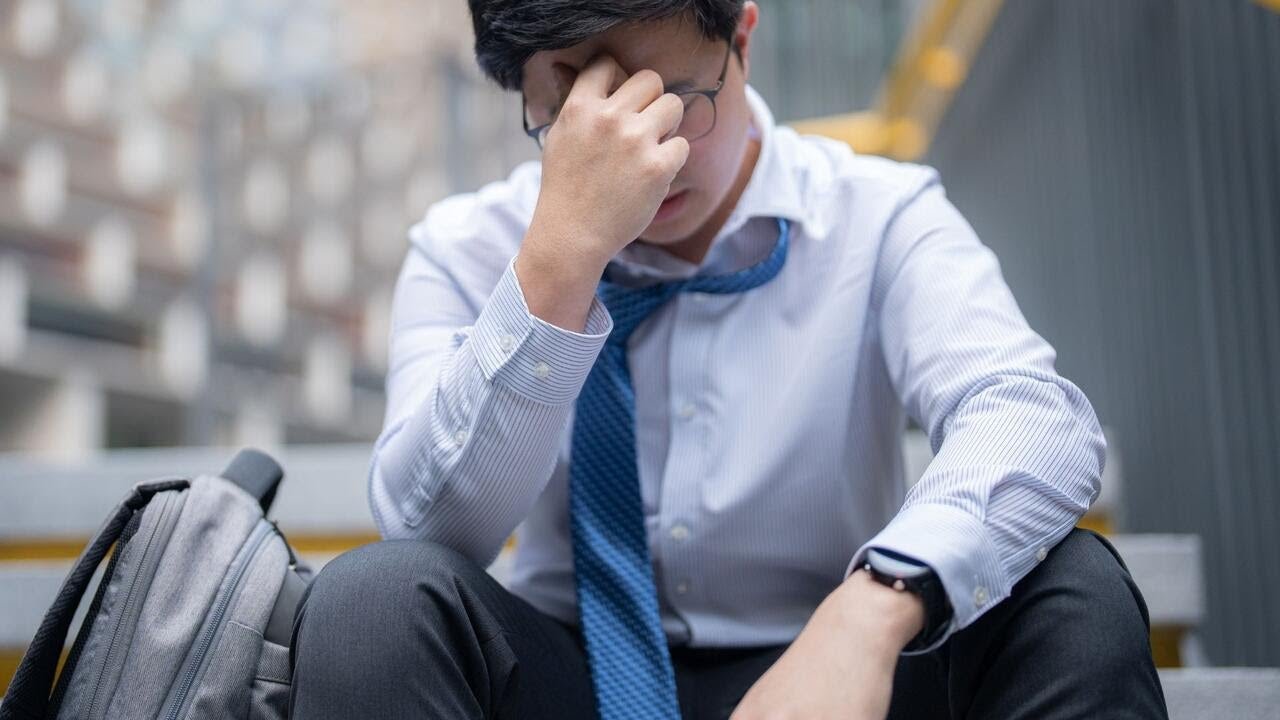 Hiring slows, unemployment ticks up in latest jobs report