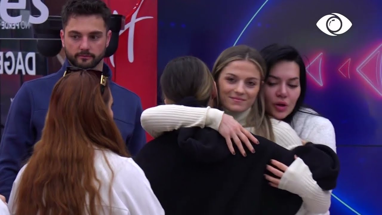 Rrënqethi me rrëfimin e saj, momenti kur Nita i tregon banorëve për tumorin në gji