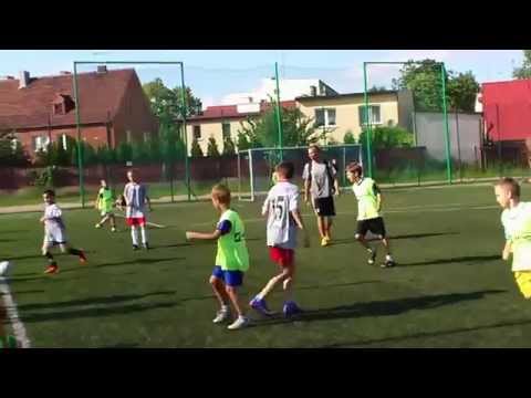 SPARING POMIĘDZY UKS11 - LZS KOŚCIELEC  23.06.2012  ROCZNIK 2002/03 PIER. POŁOWA MOV_4402.mp4