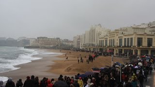 preview picture of video 'Marée du siècle à Biarritz - 21 mars 2015'