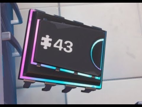 FORTBYTE 43 - ACESSADO AO USAR O ACESSÓRIO PARA AS COSTAS CAPA NANA EM UM ESTANDE DE BANANA