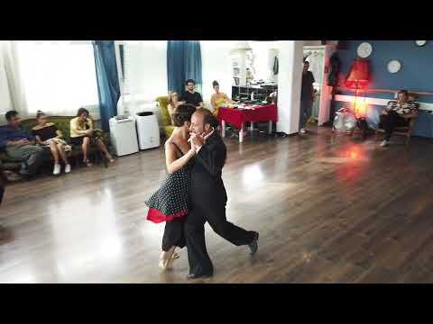 Analia Vega & Marcelo Varela dance Carlos Di Sarli's Tenia que suceder