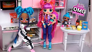 Download lagu LOL OMG Doll Family Slumber Party with Little Sisters - Titi Toys Barbie Story mp3