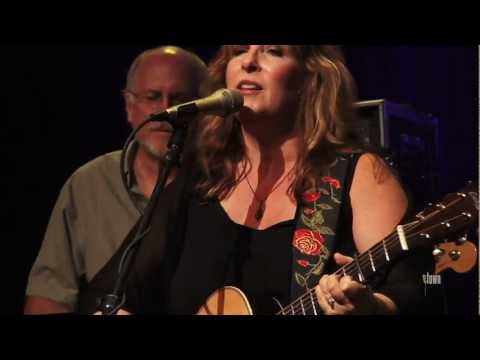 Gretchen Peters - "Hello Cruel World" ( eTown eTown webisode #322)
