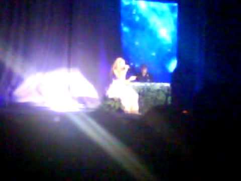 Leona The First Time Ever I Saw You Face Live