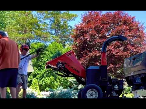 DK2 opc505ae 5in wood chipper in operation