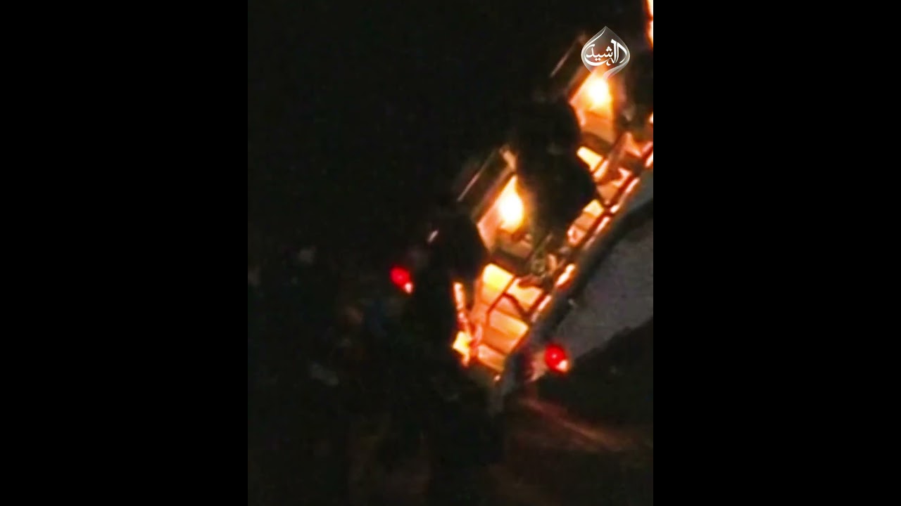 فيديو | لحظة نزول الرئيس الفنزويلي المعتقل نيكولاس مادورو وزوجته بمطار في نيويورك
