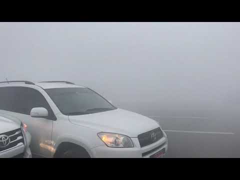 В условиях тумана грузовик разнес пробку из дорогих автомобилей в Дубае