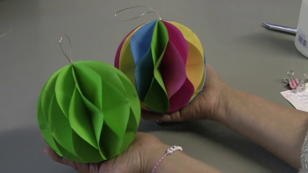 DIY - Bolas de natal com folha de papel - DIY - Christmas balls with sheet of paper