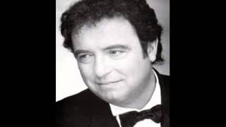 DYANGO  -  Hay Algo En Ella