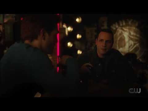 Riverdale 5x08 Archie is talking with Jackson about two women. Cheryl organize Key party 🔑.