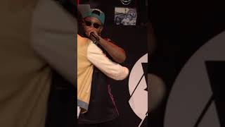 Lil Romeo and Bow Wow at #Verzuz. Romeo gave ShadMoss his Roses 🌹🌹 😍