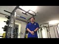 プレートを使って上腕三頭筋を鍛えてみましょう。