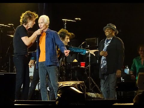 Charlie Watts introduces Darryl Jones during the Band Introductions | The Rolling Stones, 2019