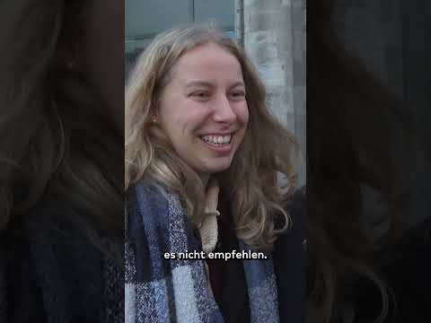 Video Thumbnail: BLACK FRIDAY-STIMMUNG: Zwischen Schnäppchenjagd und Kritik – so denken die Menschen darüber #shorts