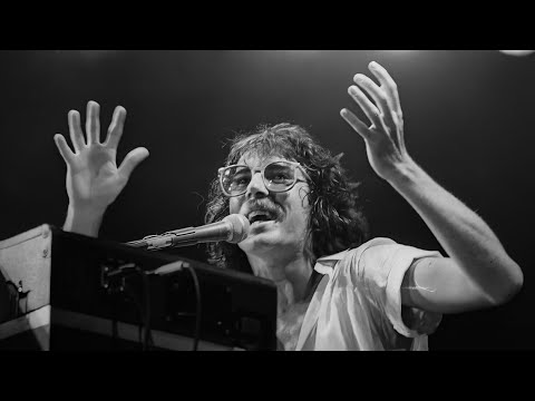 CHARLY GARCÍA EN VIVO - ESTADIO FERRO (1982) | NO BOMBARDEEN BUENOS AIRES