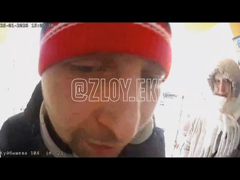 Гадкий сосед на глазах жены и детей разбил домофон. Real video