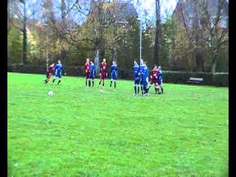 Luke Perry - free kick specialist {Hamilton 2 v 2 Wellington}.AVI
