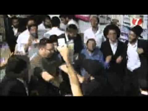 Tens of Thousands Celebrate Lag Ba'Omer in Meron