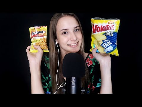 ASMR - COMENDO SALGADINHOS CROCANTES (eating sounds)