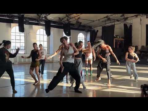 Martha Graham Company ensayo pieza de Hofesh Schechter