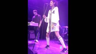 AlunaGeorge - Just A Touch LIVE