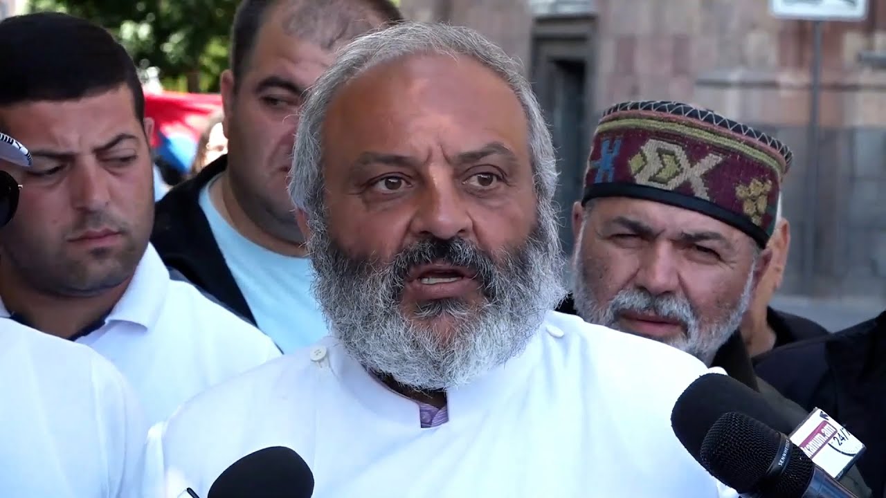 #ՈՒՂԻՂ.Բագրատ Սրբազանն ամփոփում է օրը. հավաք՝ Սուրբ Աննա եկեղեցու մոտ