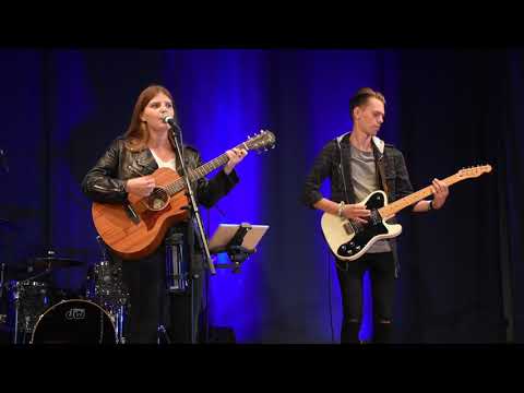 Lisa Castelli ft Toon Luyten - Riptide