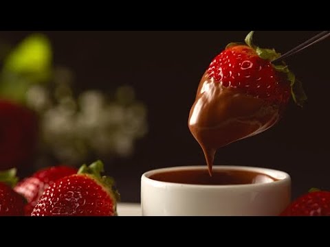 strawberries in chocolate for Valentine's Day 💞💞💕💕💓💓