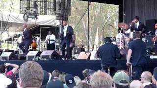 Raphael Saadiq - Keep Marchin&#39; (Live - Outside Lands Festival 2009)