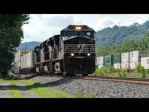 Speedy NS Stack Trains Cross Paths in Edgeworth, PA - 8/3/2020