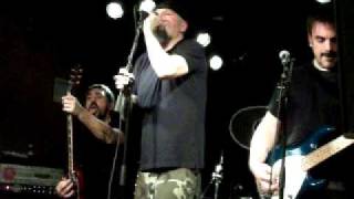 La Vida No Me Contrata- Strawberry Hardcore (directo)