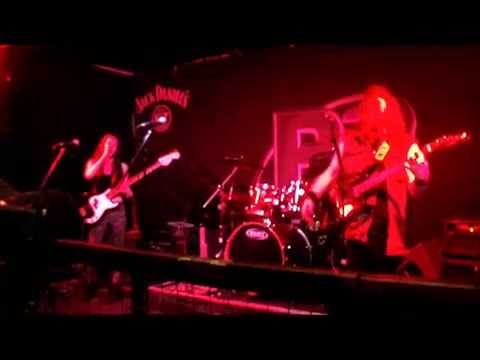 Drowned Saviour - Silent Asylum/Cockroach (Live @ B2)