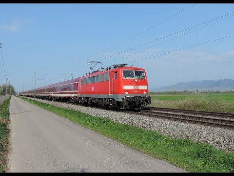Bahnverkehr auf der Rheintalbahn bei Offenburg mit Bonus : 111er mit Pilgerzug
