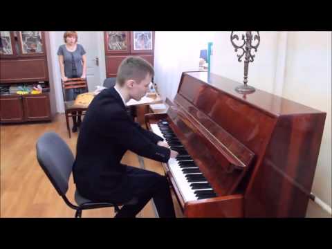 The guy playing the piano without hands (song - river flows in you)