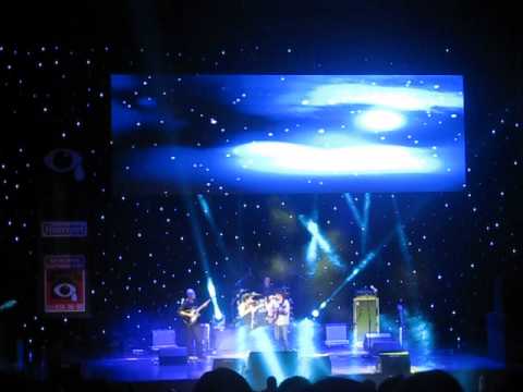 Nilüfer & Pinhani - Dünya dönüyor @ İstanbul Kongre Merkezi 17.04.2013