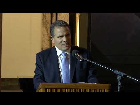 Palabras del presidente del BROU, Salvador Ferrer - YouTube