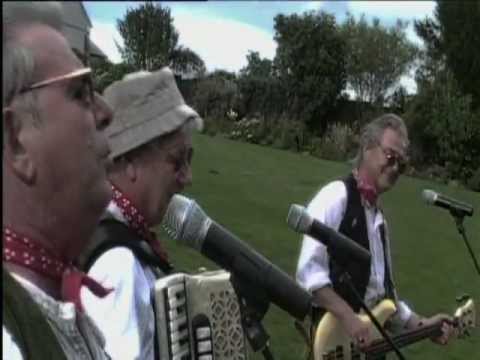 The Wurzels  'Don't Look Back In Anger' OFFICIAL video!