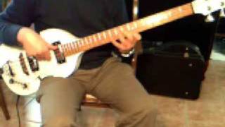 Video thumbnail for Höfner copy bass by Santi66